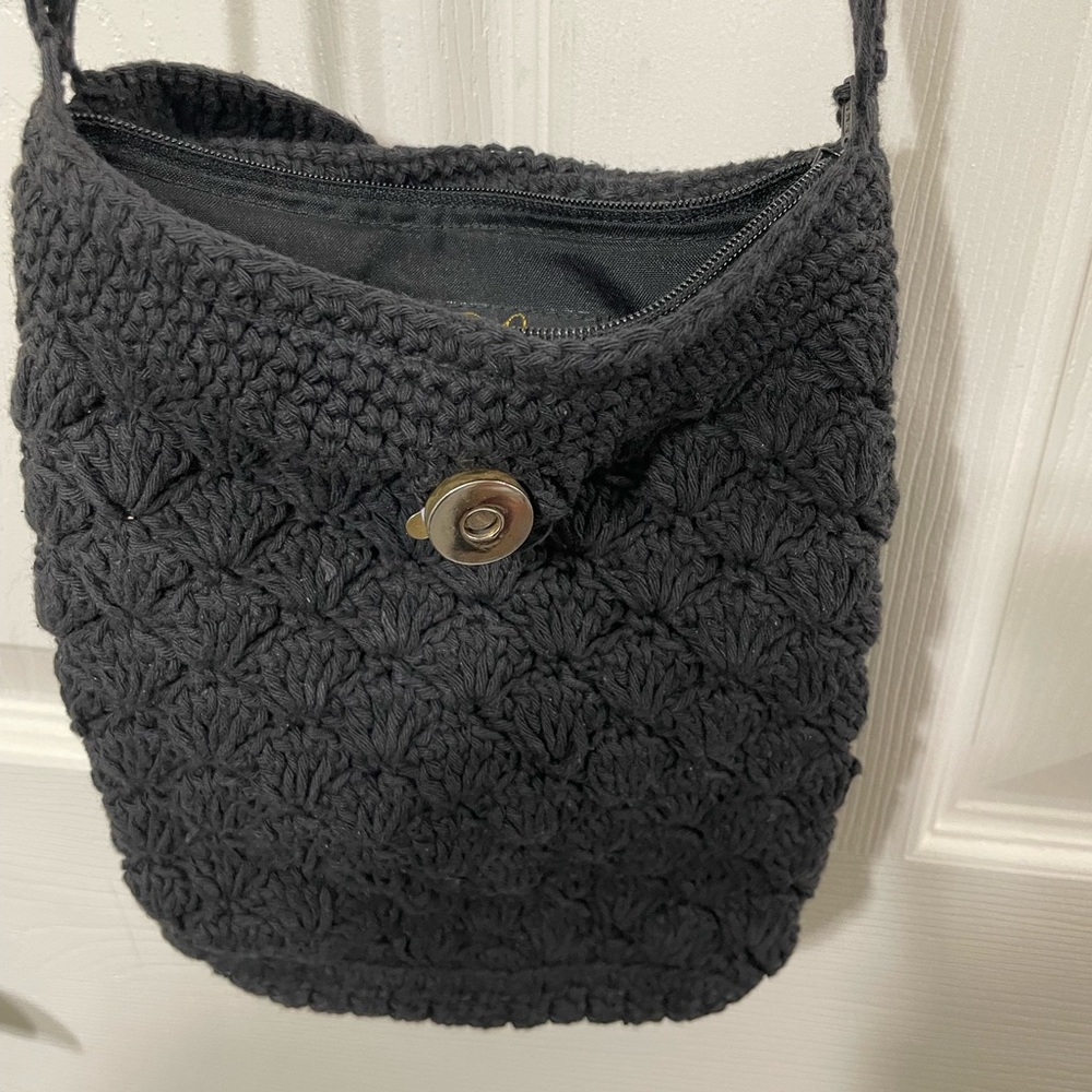 Cross shoulder black knit purse